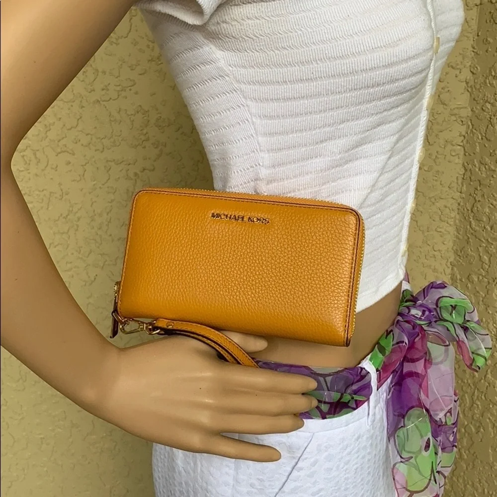 MICHAEL KORS JET SET TRAVEL LG FLAT MF PHN CASE